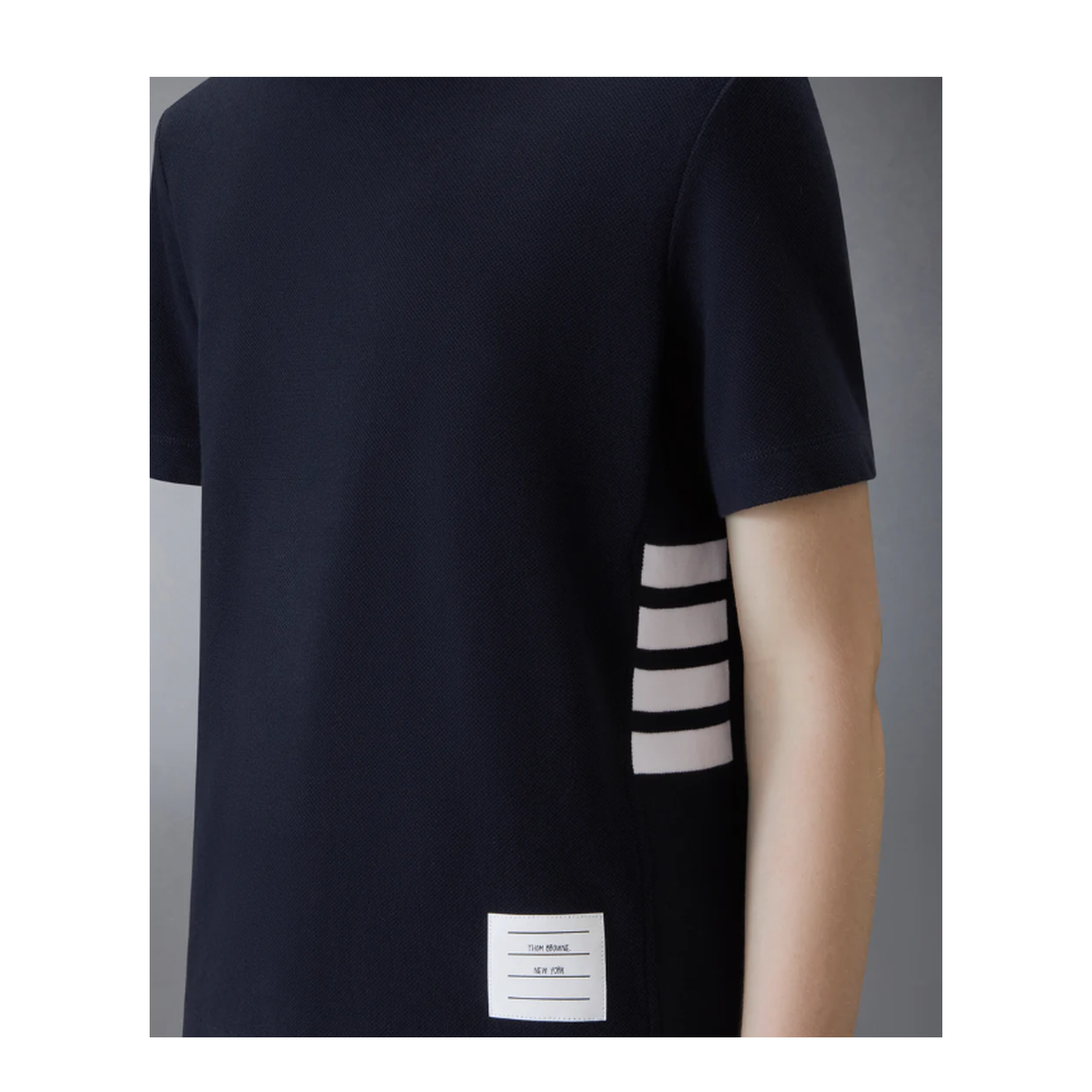 MAYFEYR - Thom Browne - Short Sleeve Tee With Engineered 4 Bar Stripe In Classic Pique - FJS207A00050415