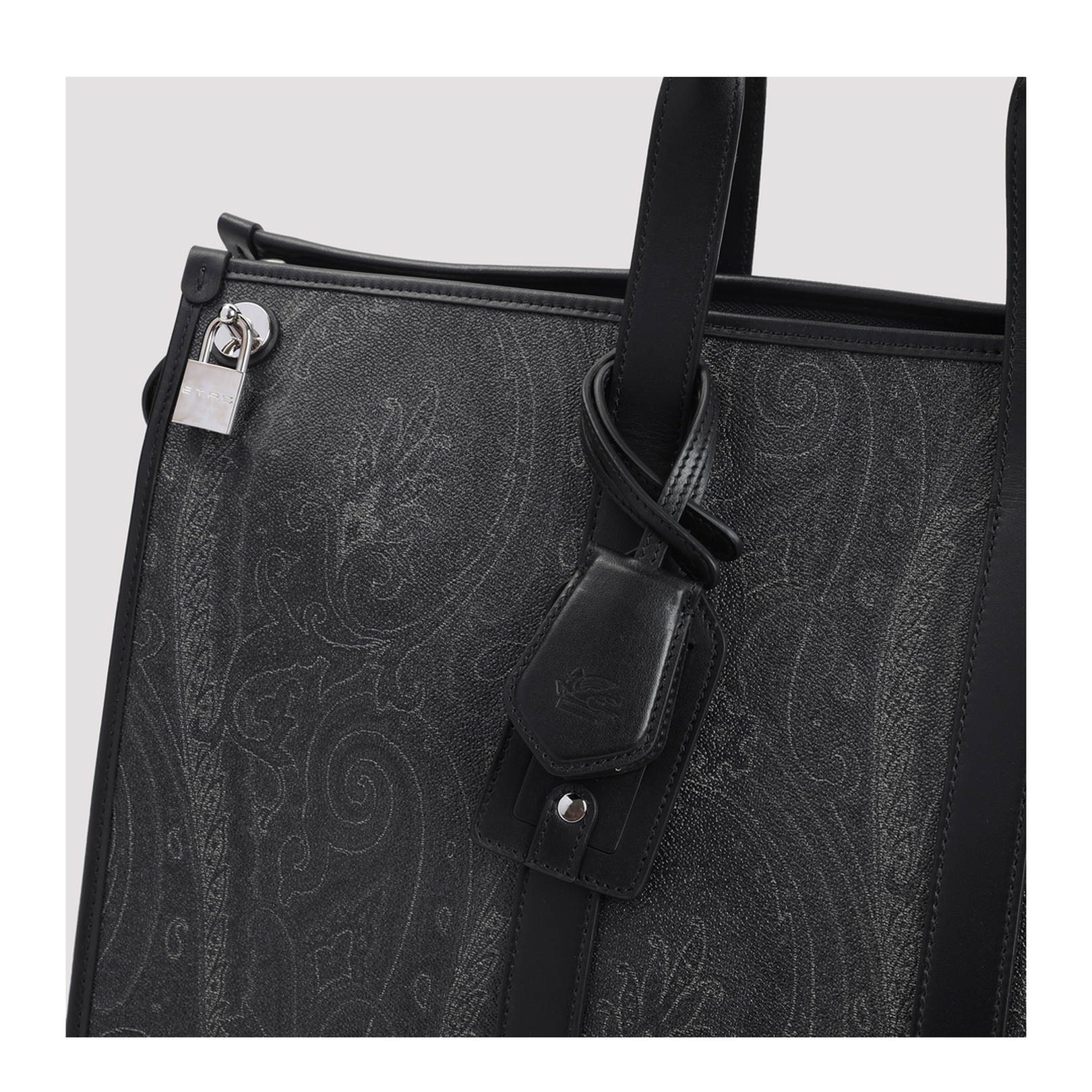 Arnica Travel Bag