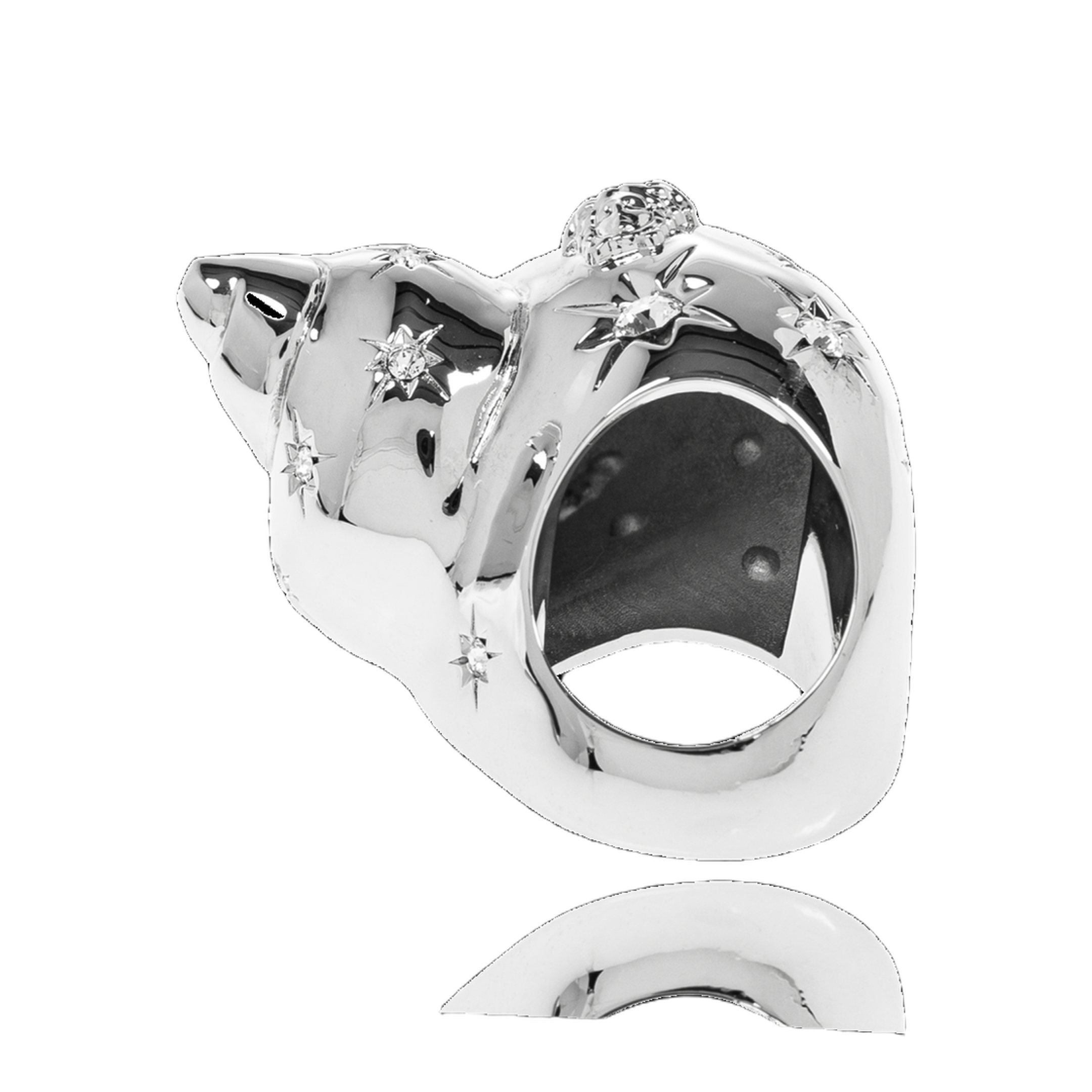 Ring with shell motif