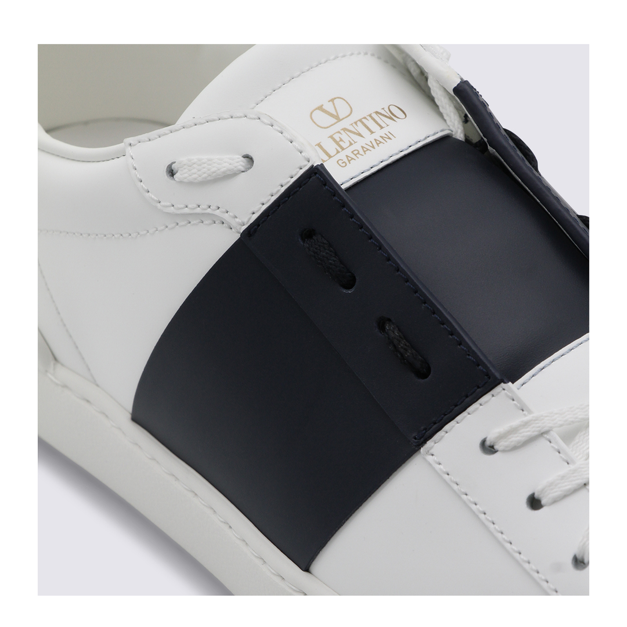 Open Sneakers