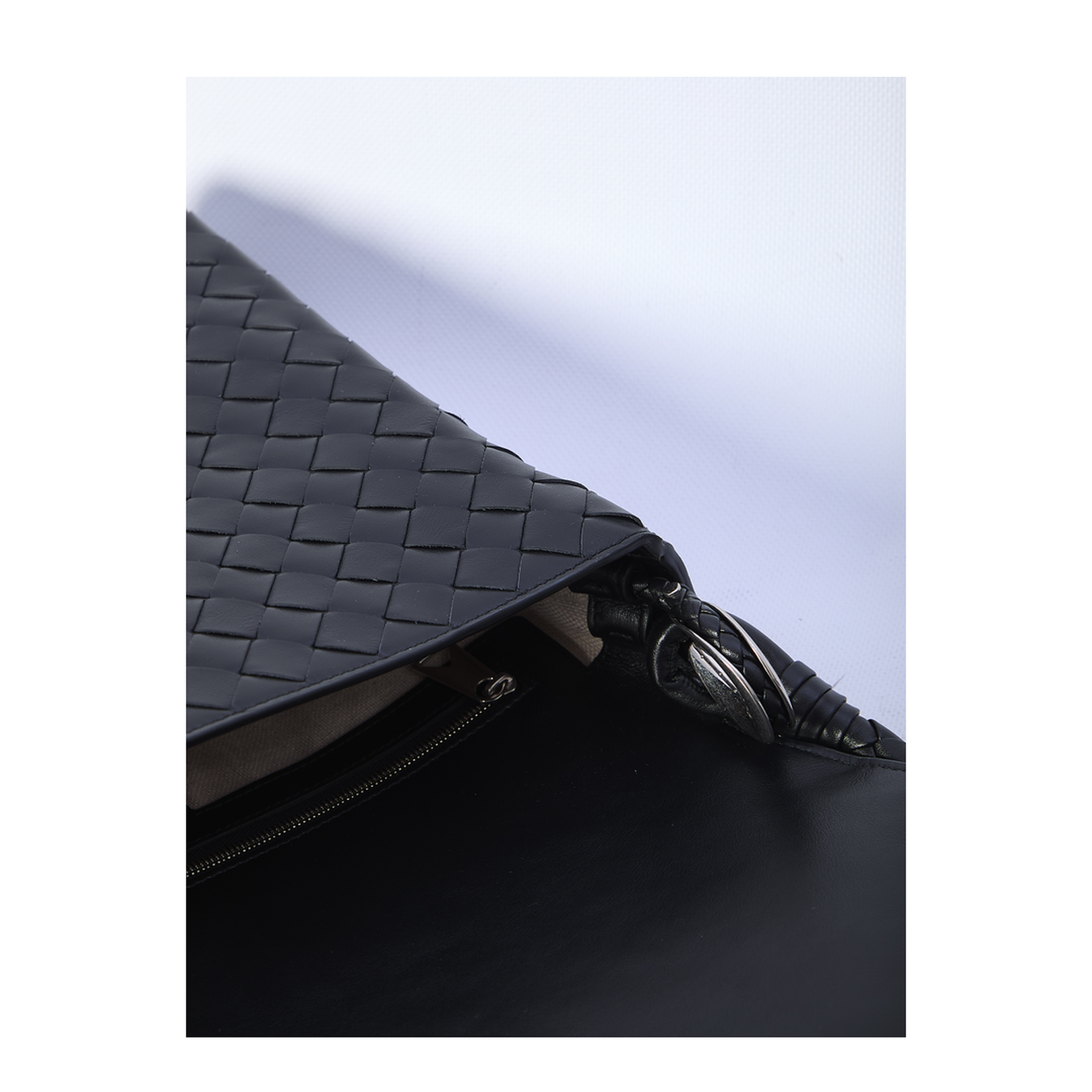 Swing Medium Leather Shoulder Bags - Black