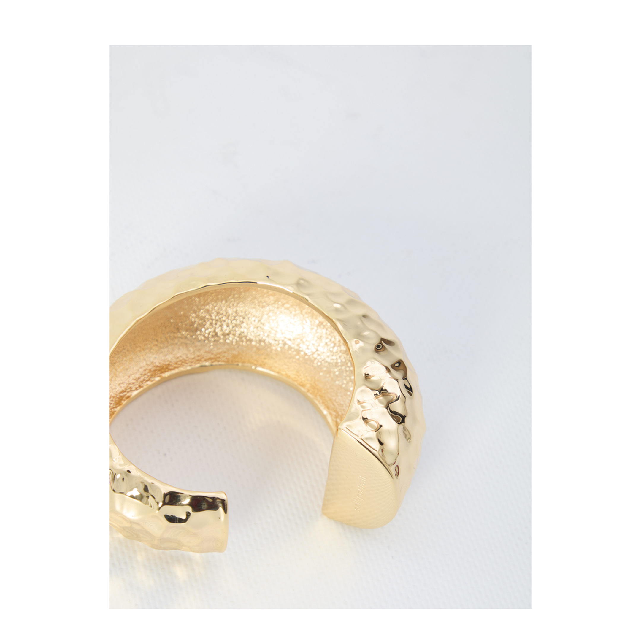 MAYFEYR - Self Portrait - Hammered Gold Cuff - RS26604BAGOLD