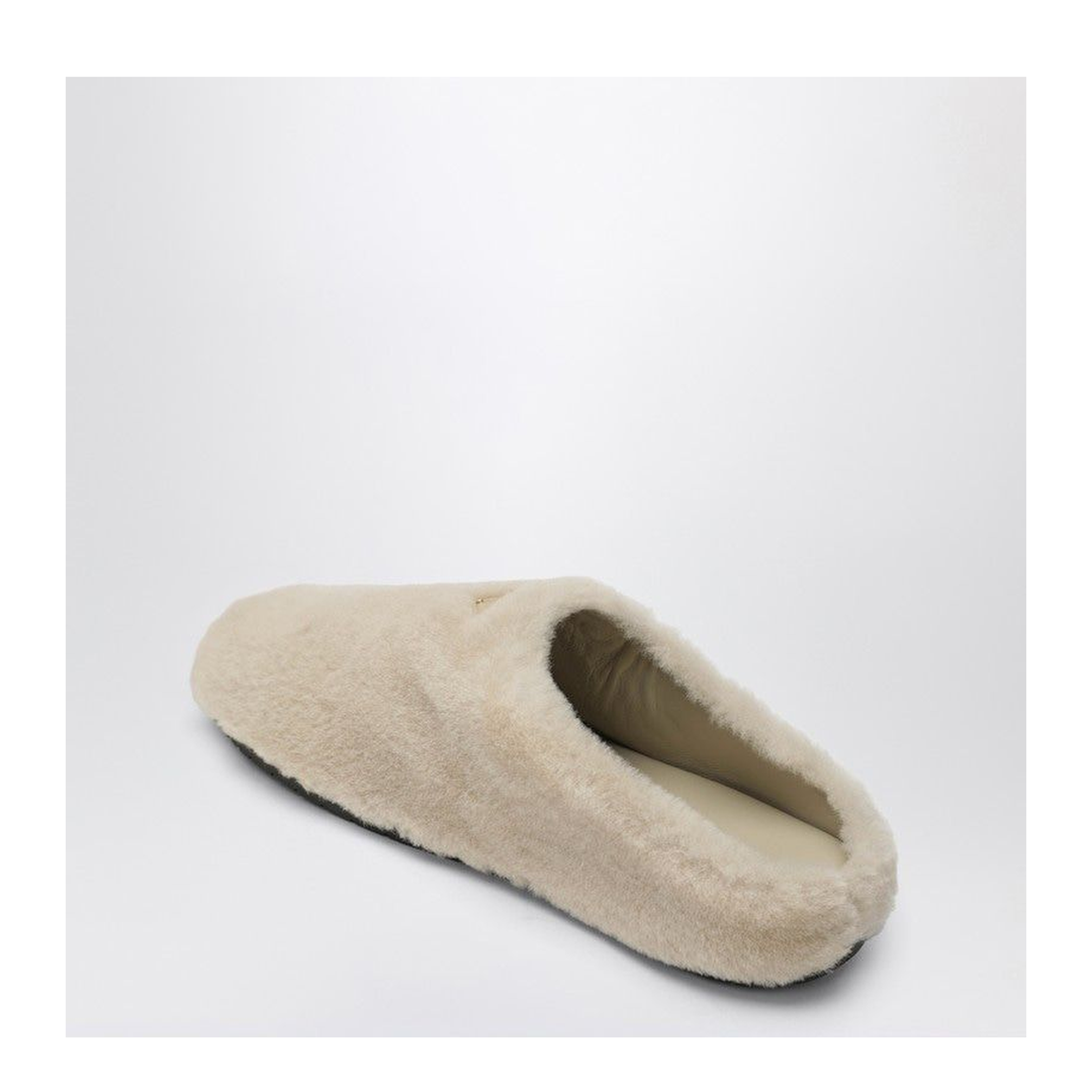Slippers in Natural
