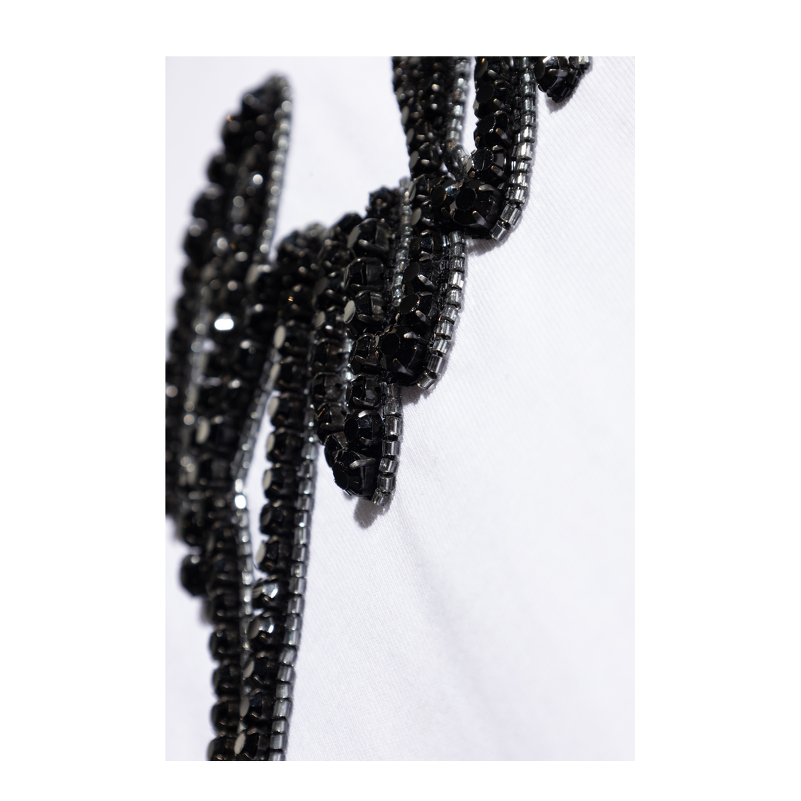 T-shirt with shimmering appliqués