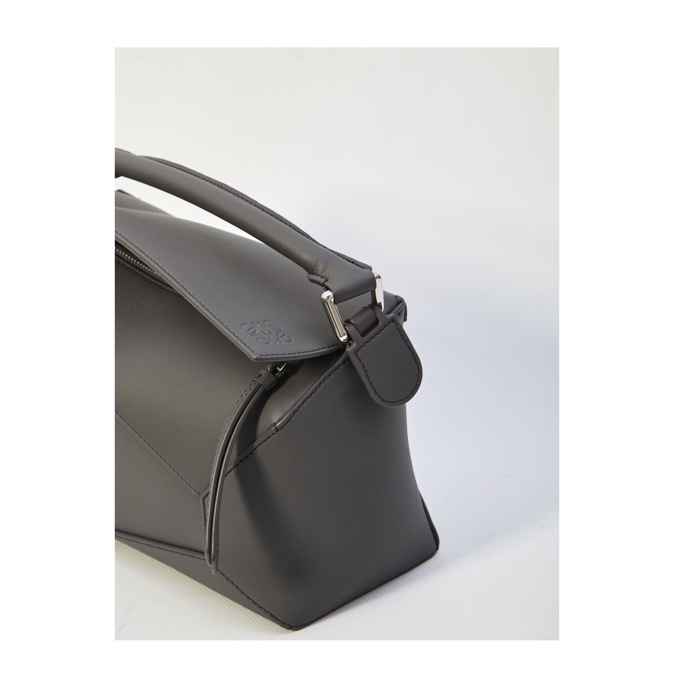 Small Puzzle Edge bag in classic calfskin - Slate/Grey