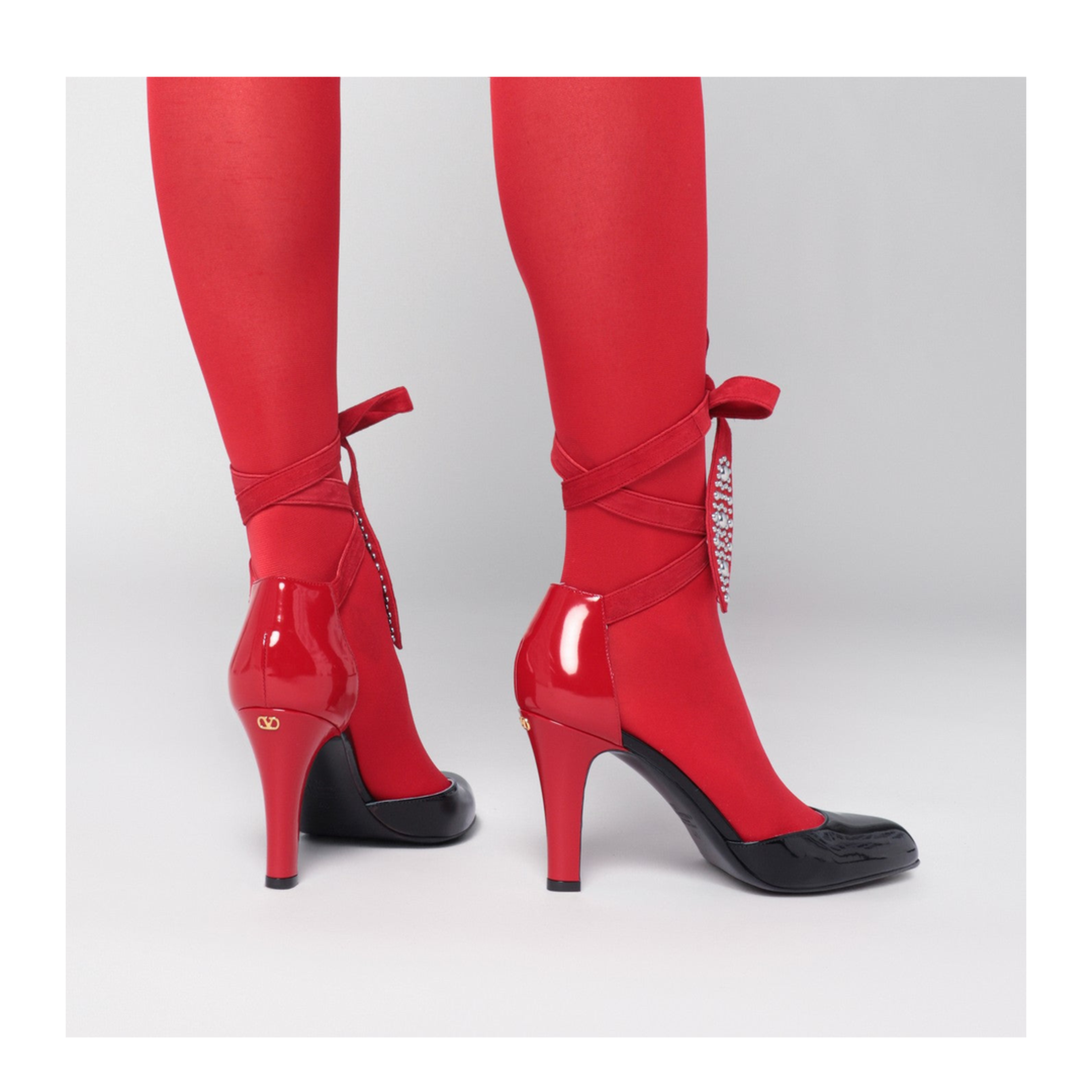 Black and Red Foliefoliage Décolleté