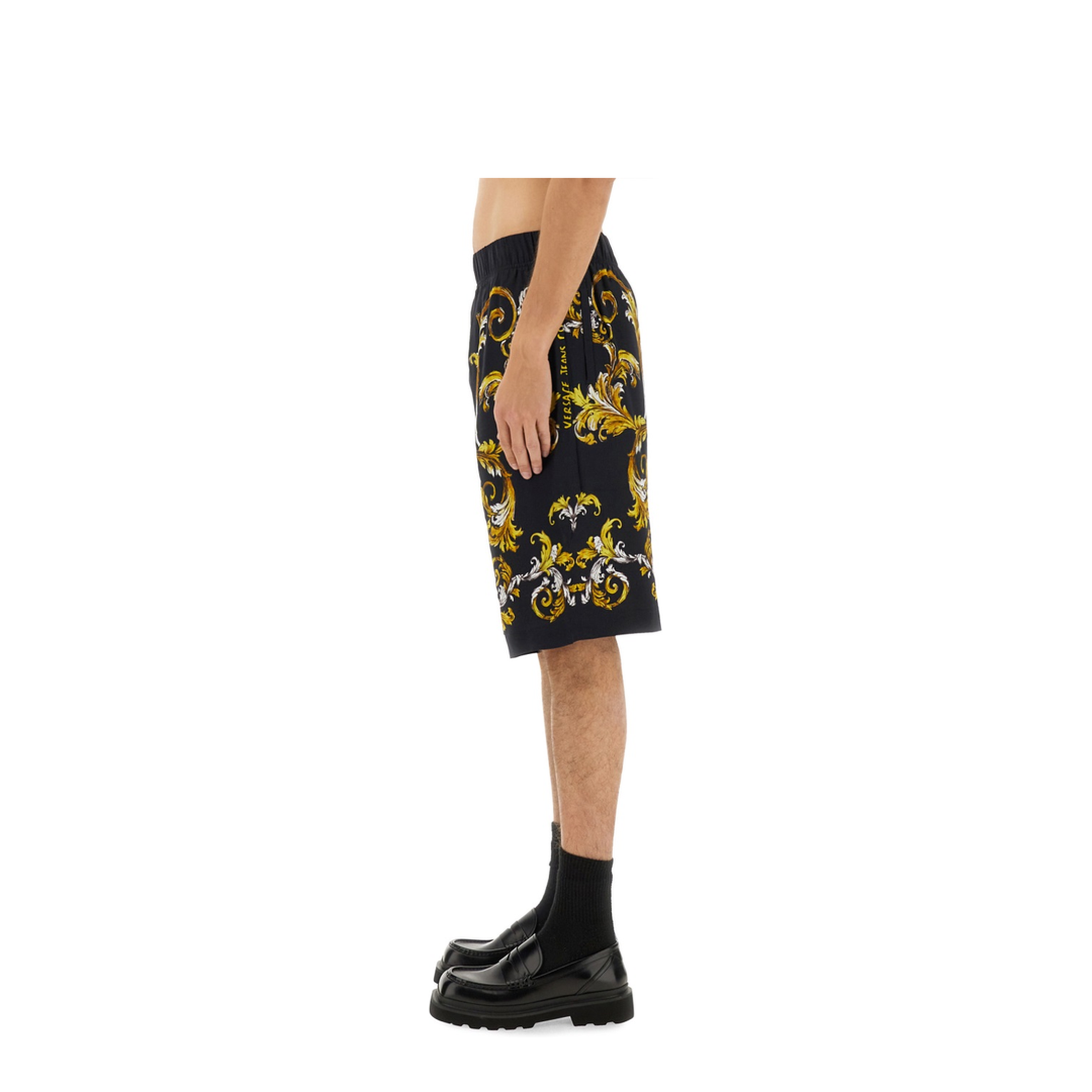MAYFEYR - VERSACE JEANS COUTURE - Baroque Outline Print Shorts - 78GAD10BNS626G89
