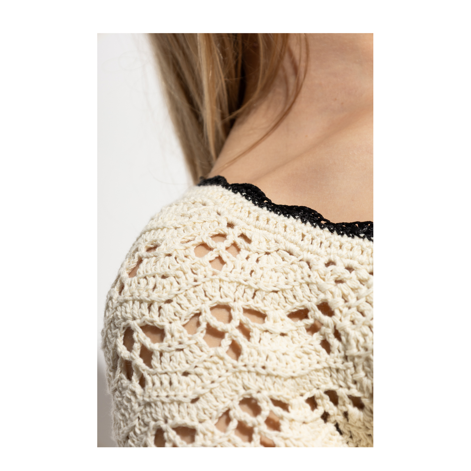 Dress with a round neckline