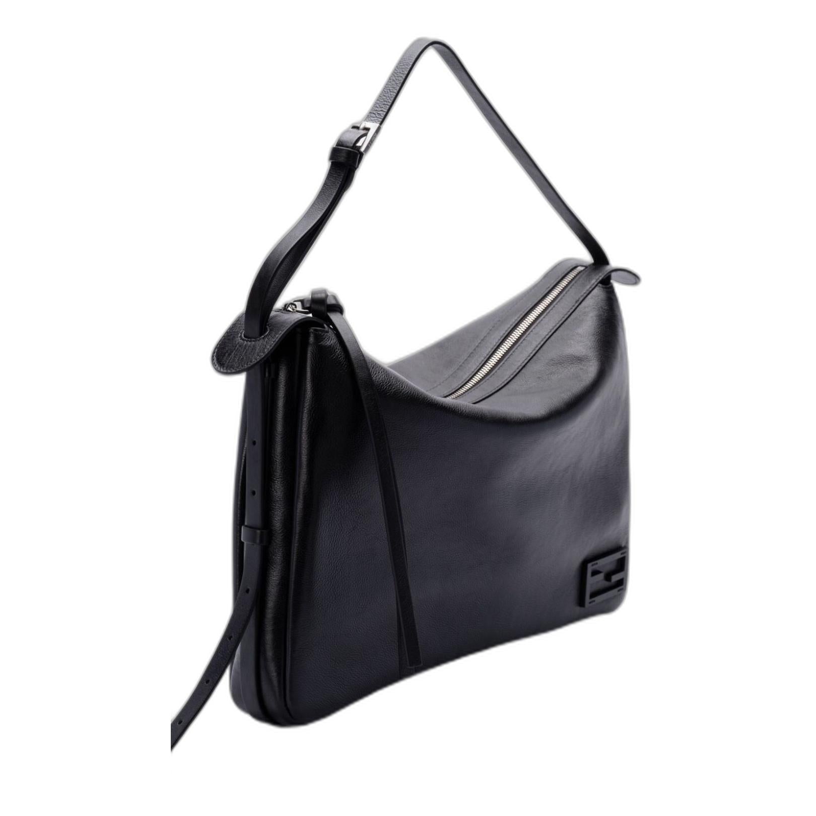 Simply Large
Black Calfskin Shoulder Bag