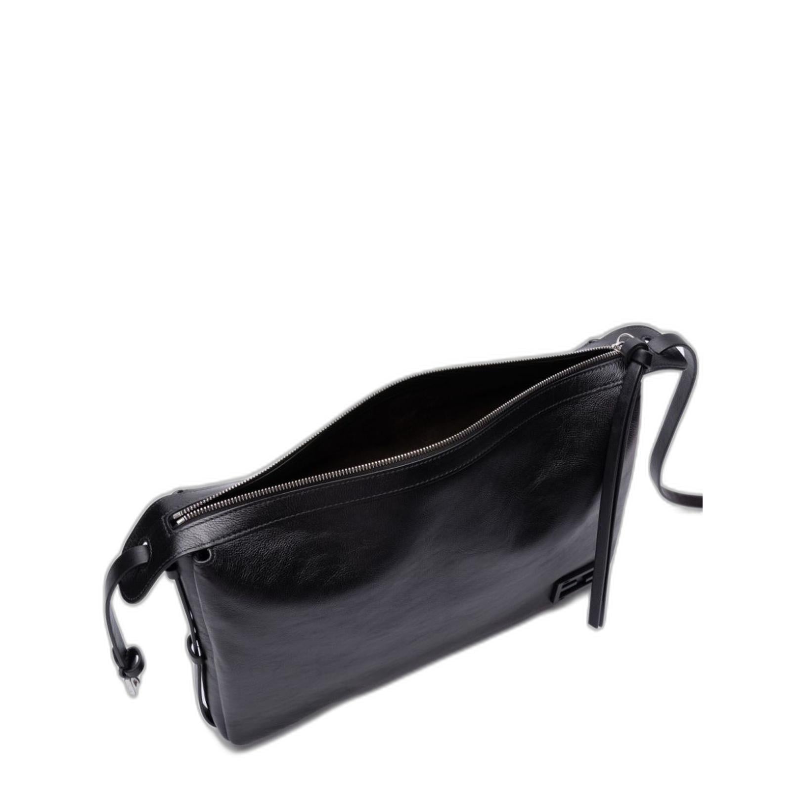 Simply Large
Black Calfskin Shoulder Bag