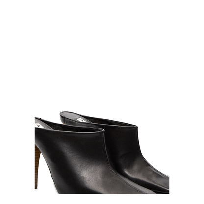 Square-toe mules