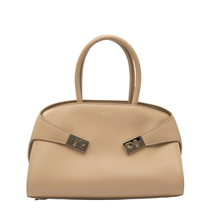 Hug The Shoulder Bag in Light Camel