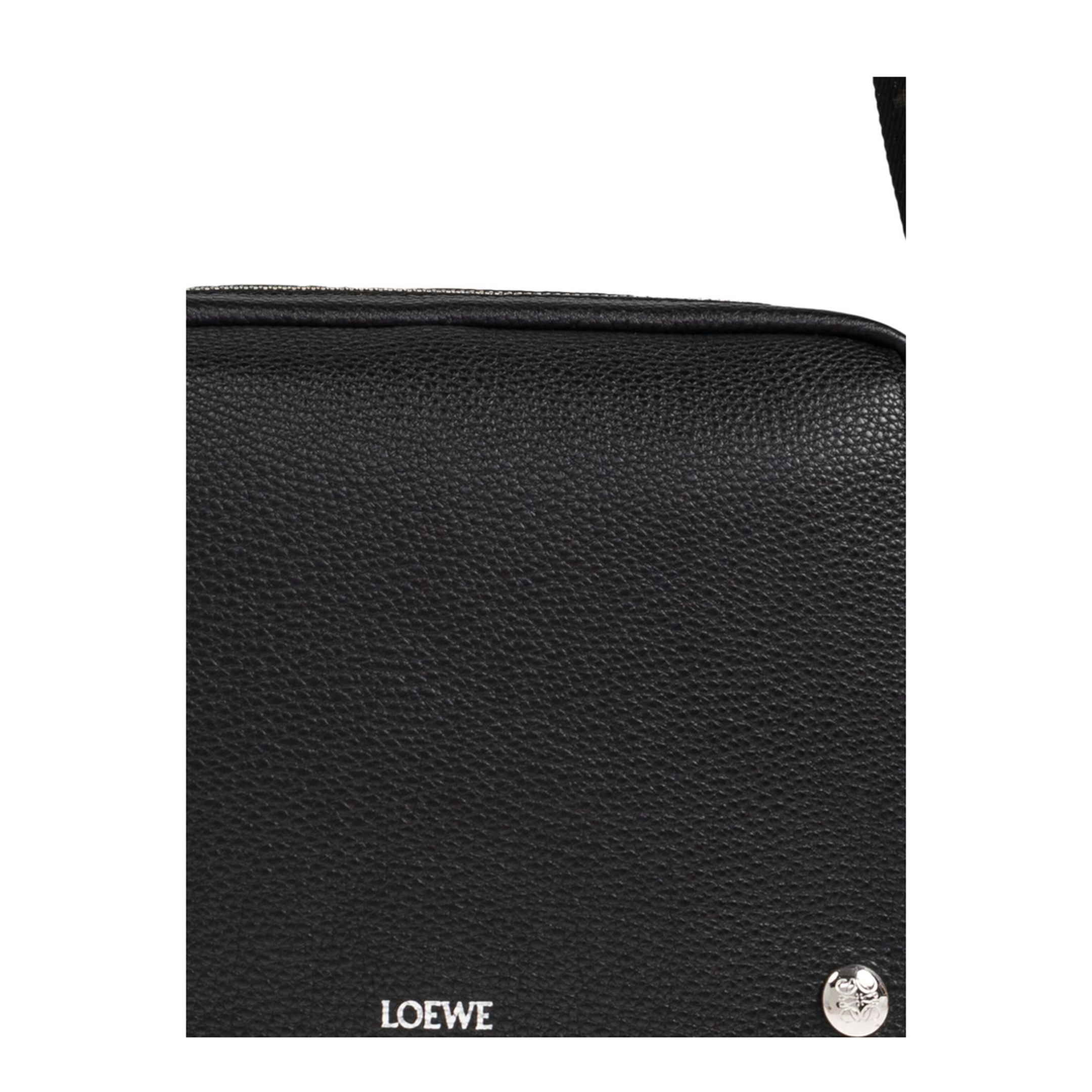 Medium Pebble Messenger Bag