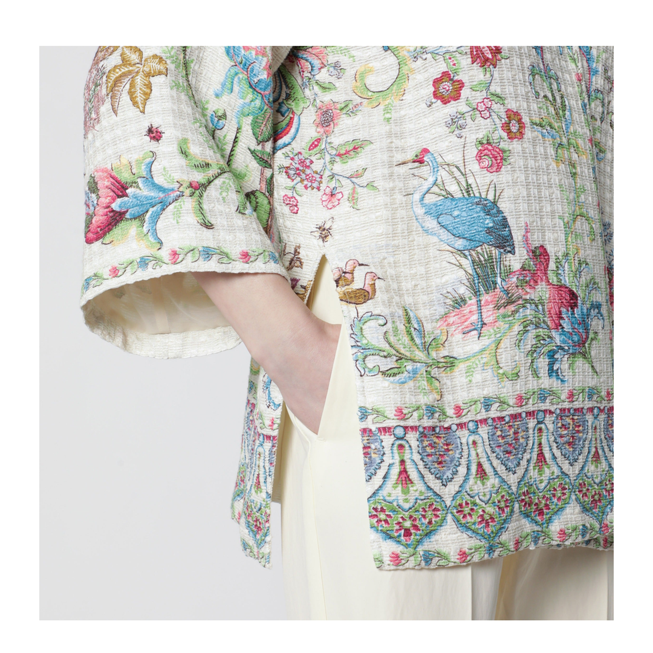 Cotton-Blend Basketweave Kesa with Flora and Fauna Motif