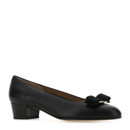 MAYFEYR - Ferragamo - Black Leather Vara Pumps - 017468574571NERO