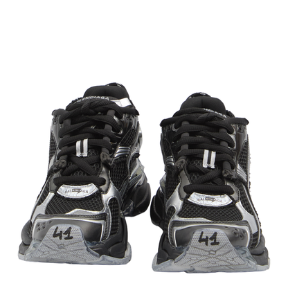 Runner Sneaker in Black/Silver