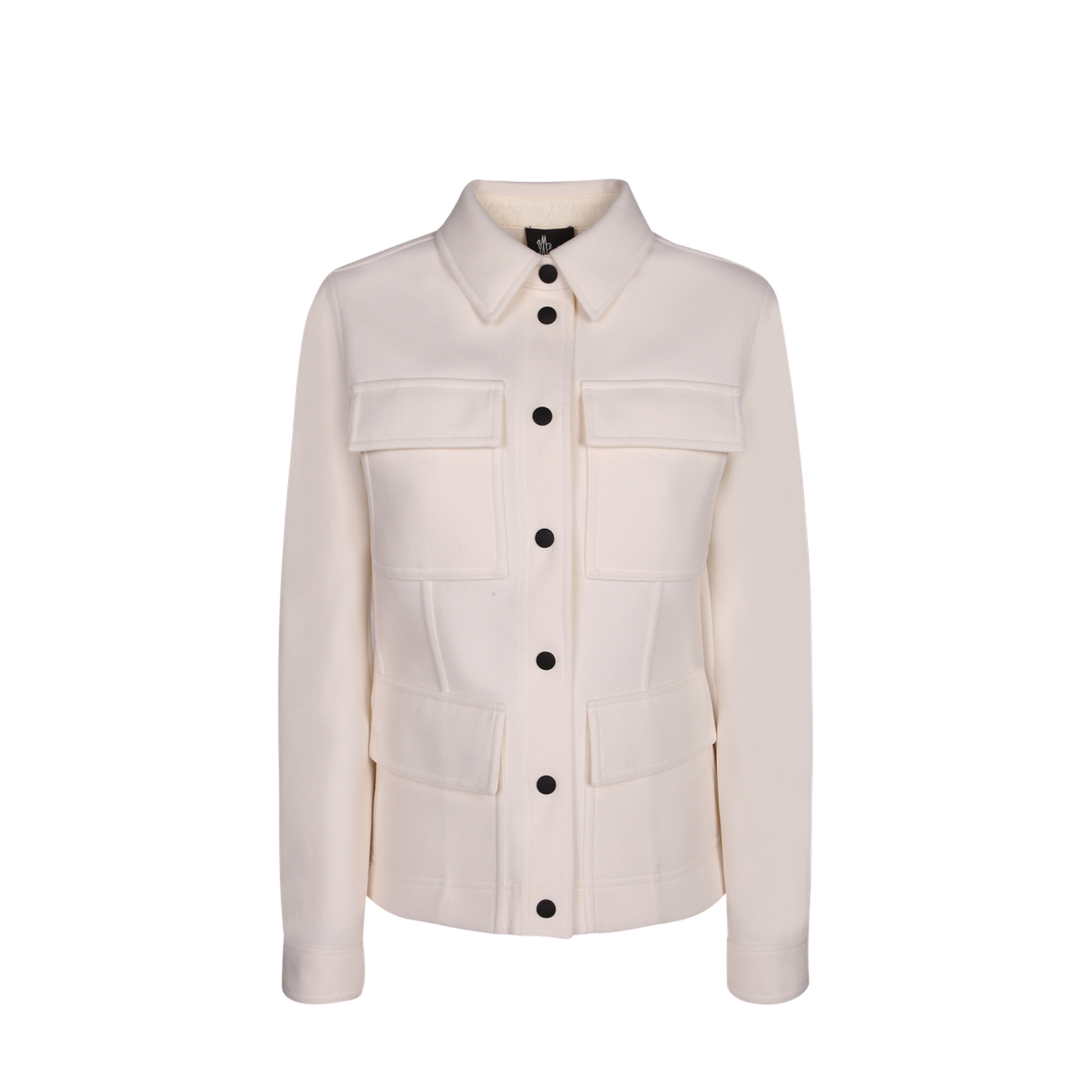 Shirt collar. Front closure with contrasting black buttons. Flap pockets on the chest.