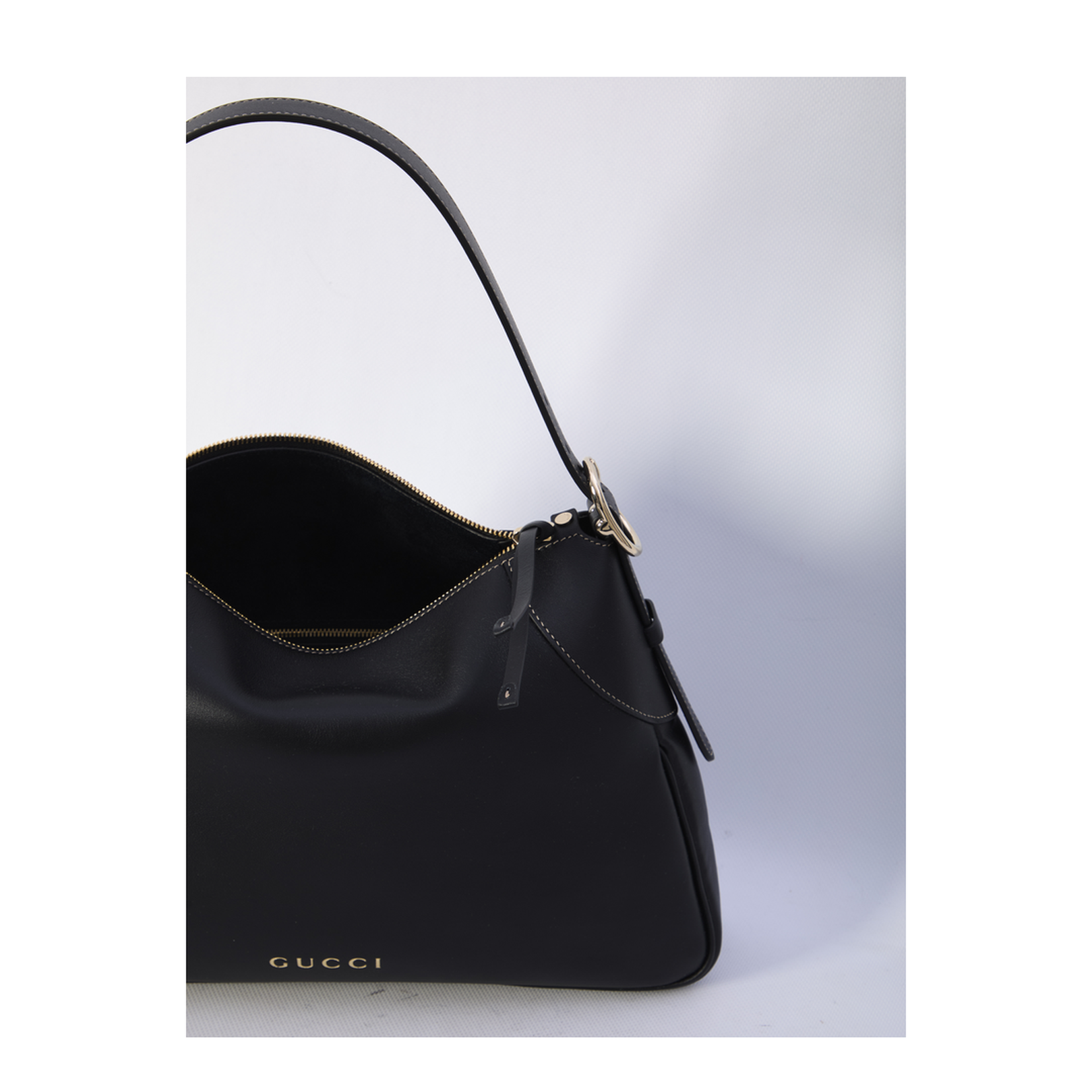 GG Emblem Medium Leather Bucket Bag - Black