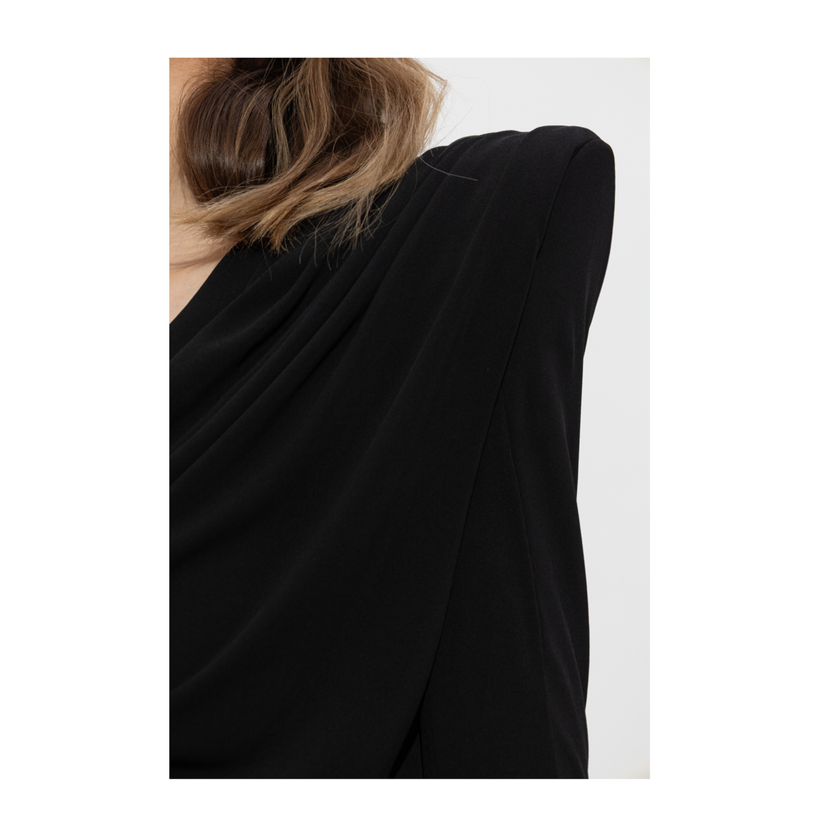 Dress with appliqué