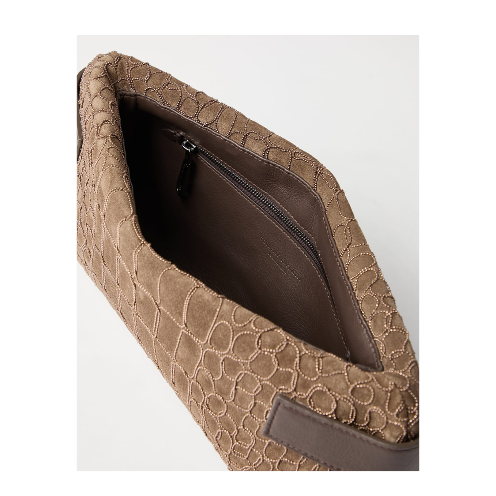 Essence Clutch In Brown