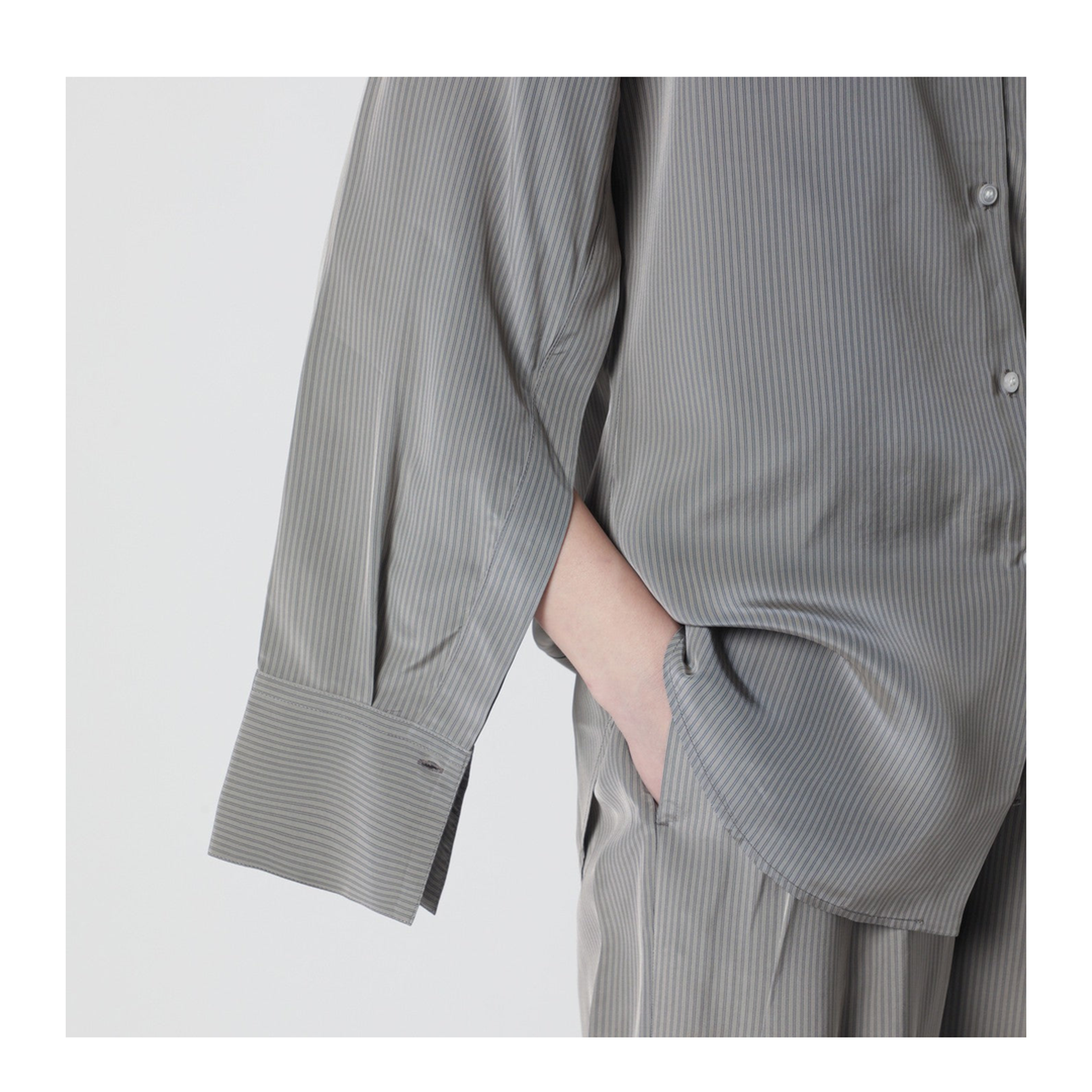 MAYFEYR - Róhe - Light Grey Striped Oversized Shirt - 418-19-121VI041