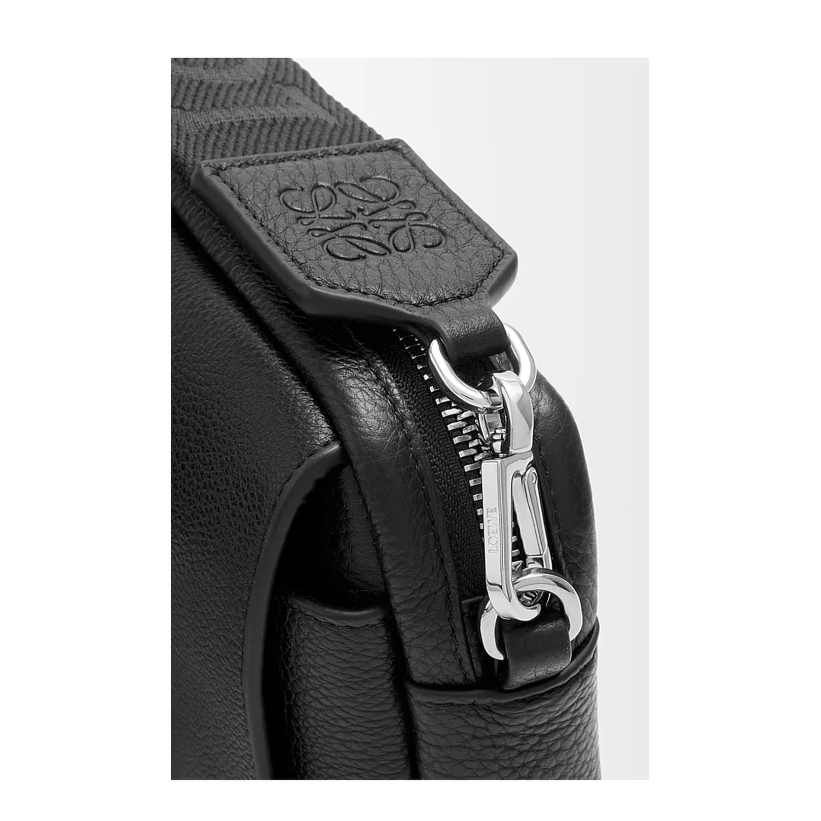 Pebble Small Messenger Bag