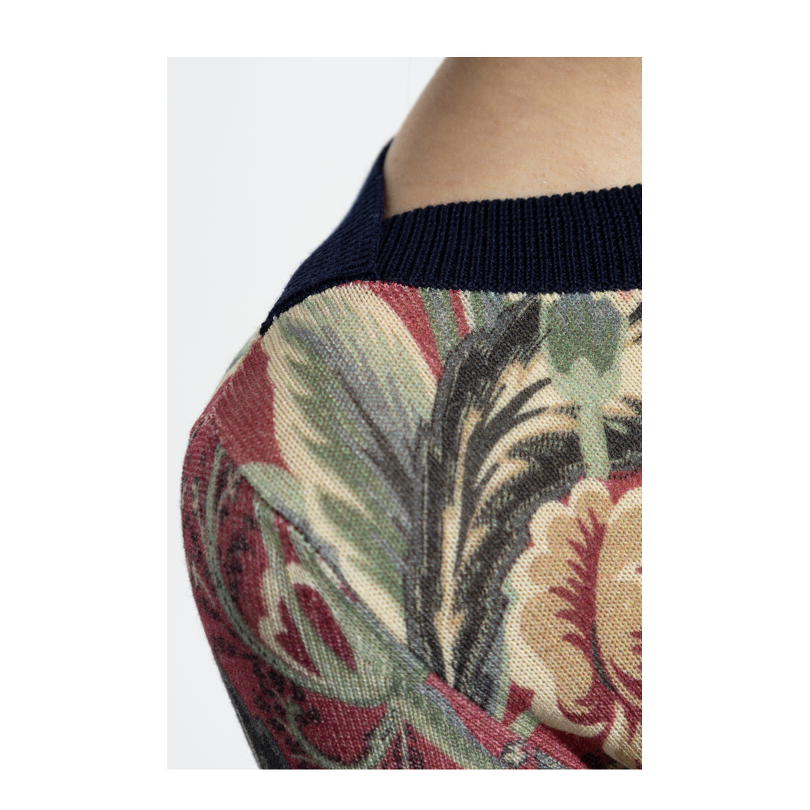 Sweater with floral motif