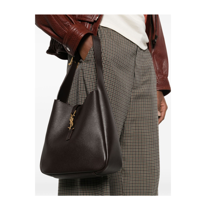 Le 5 À 7 Supple Small Grained Leather Shoulder Bag - Arabica