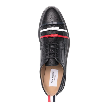 MAYFEYR - Thom Browne - 3-Bow Longwing Brogue On Lightweight Rubber Sole In Pebble Grain Leather - FFD103A06257001