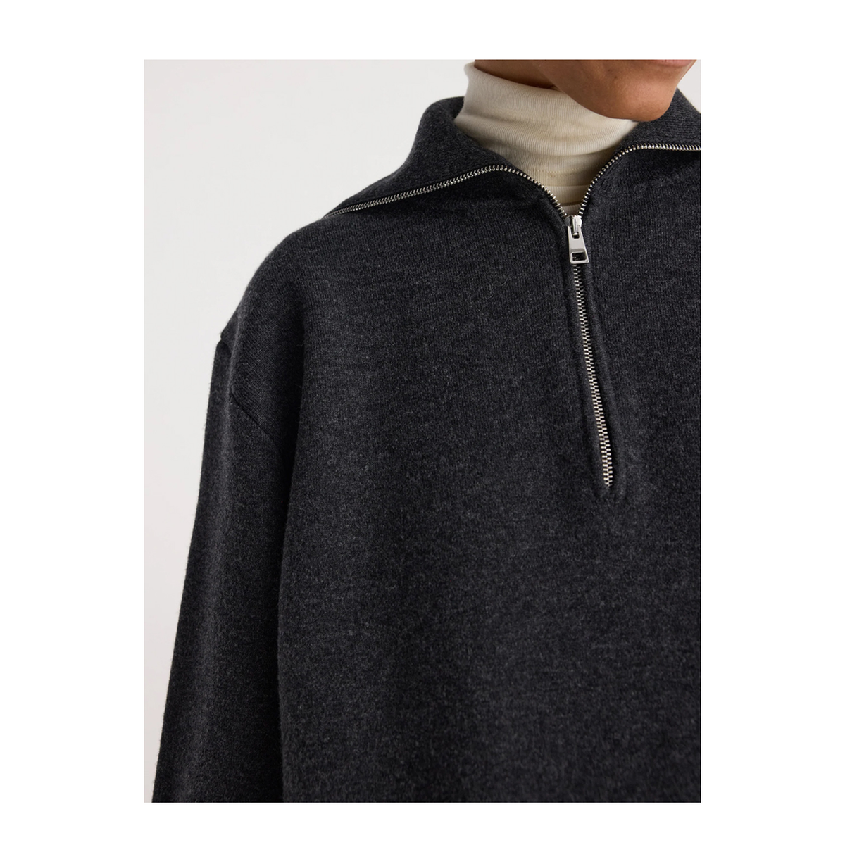 MAYFEYR - Róhe - Turtleneck Pullover With Half Zip - 42123328010