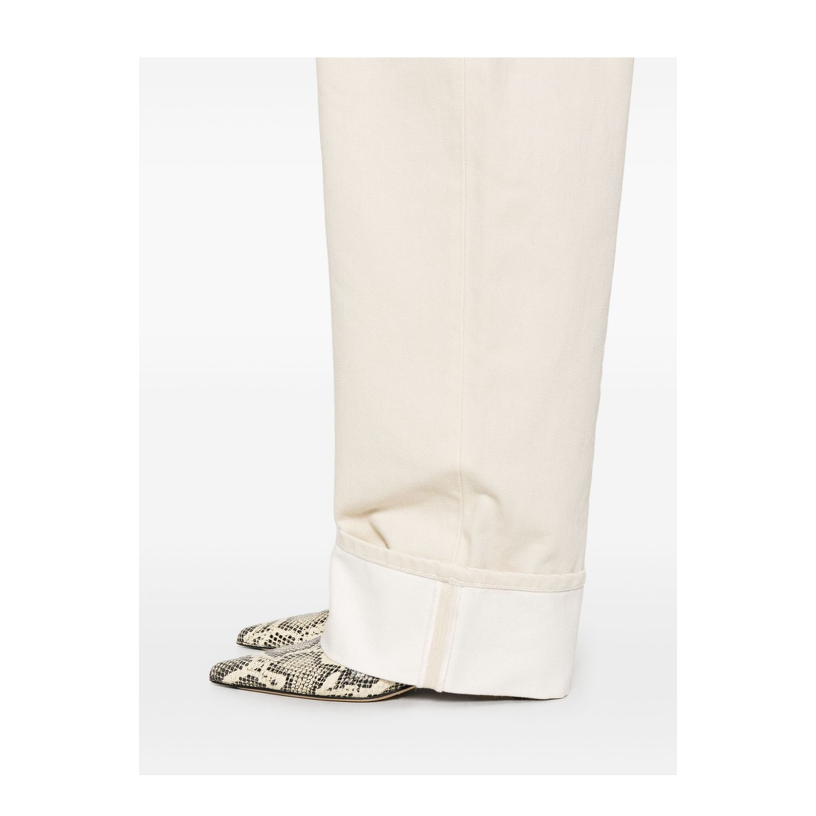 Colored Turned Up Jeans in Pale Meringue