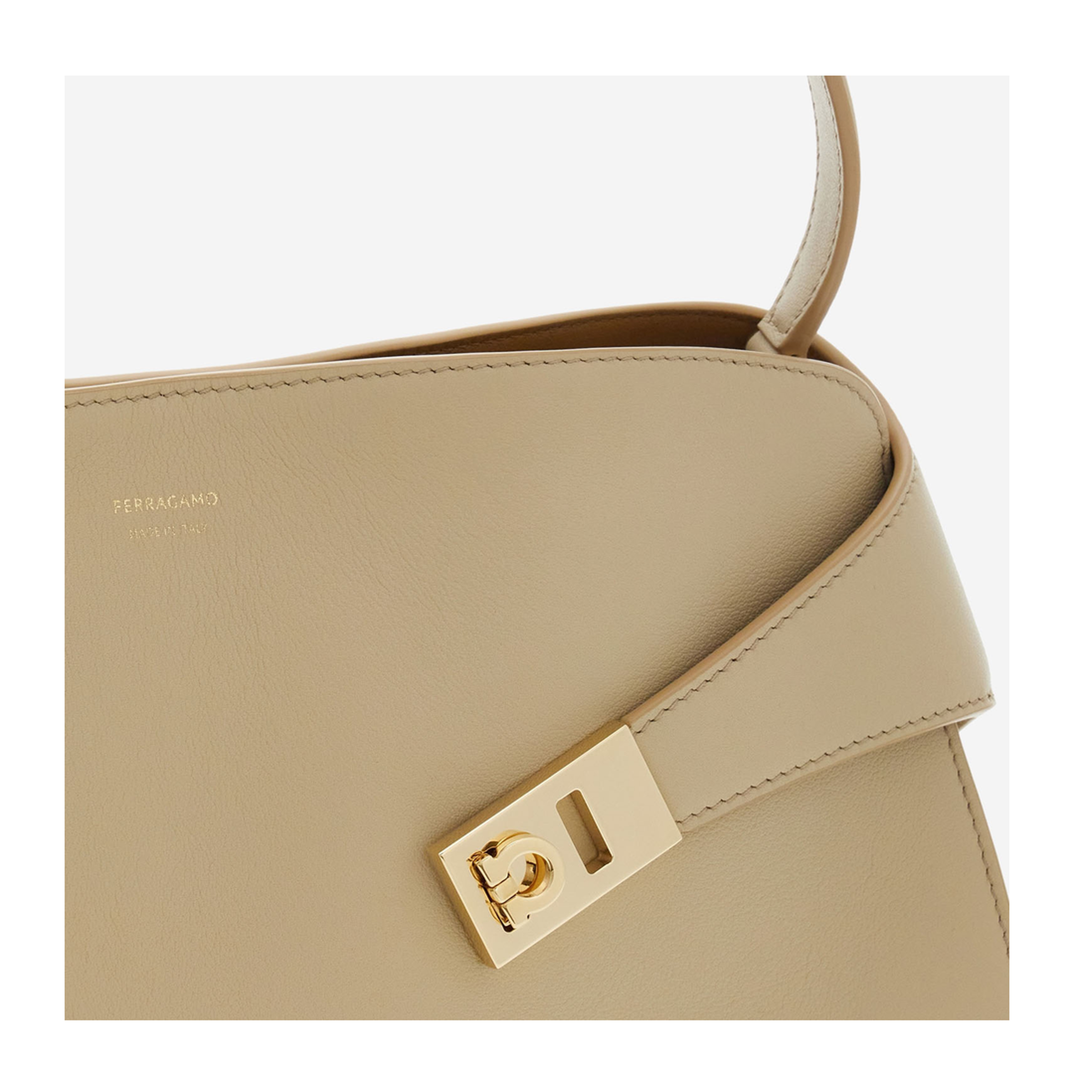 Hug M Shoulder Bag