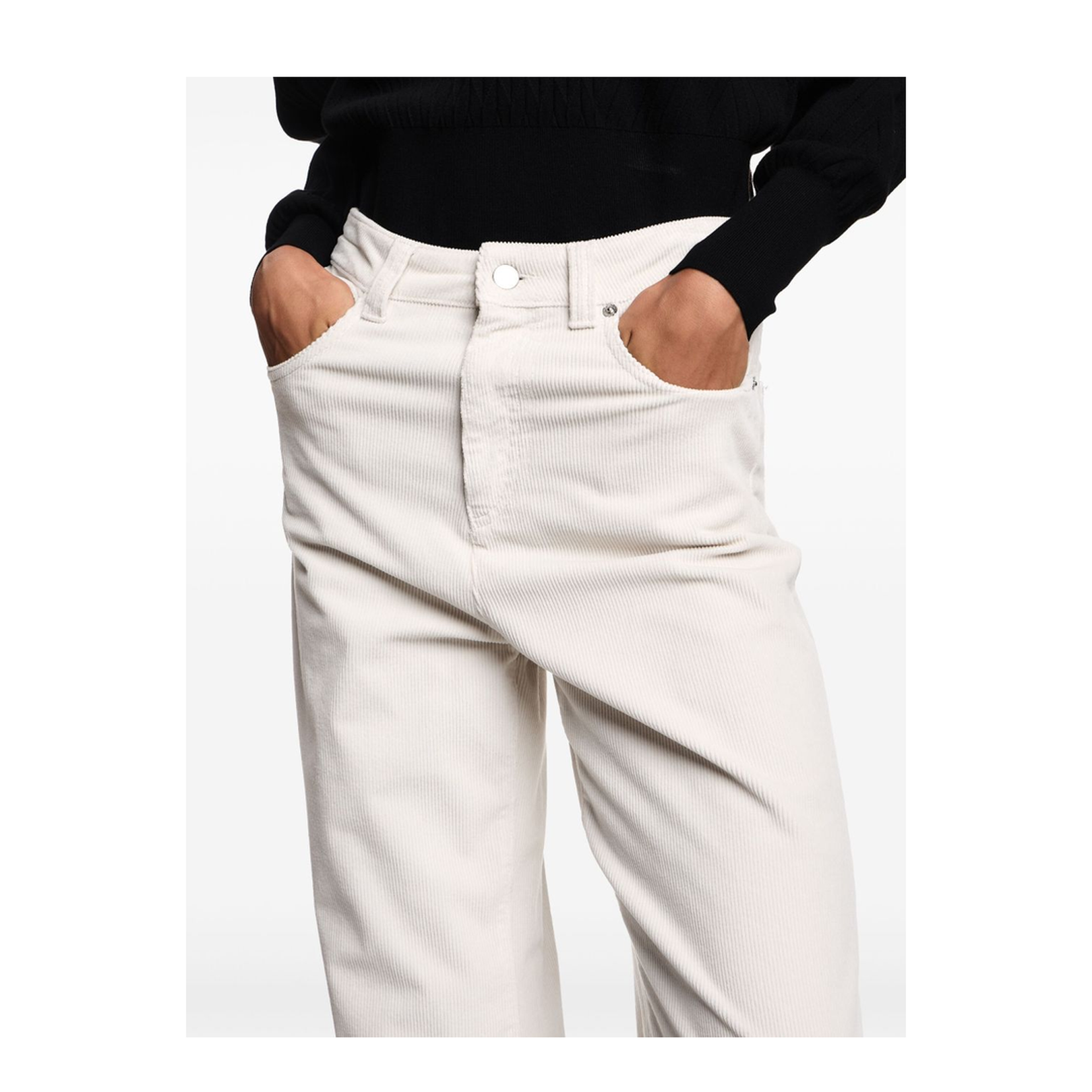 Wide-leg denim jeans