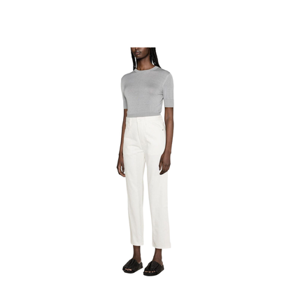 High-waisted jeans