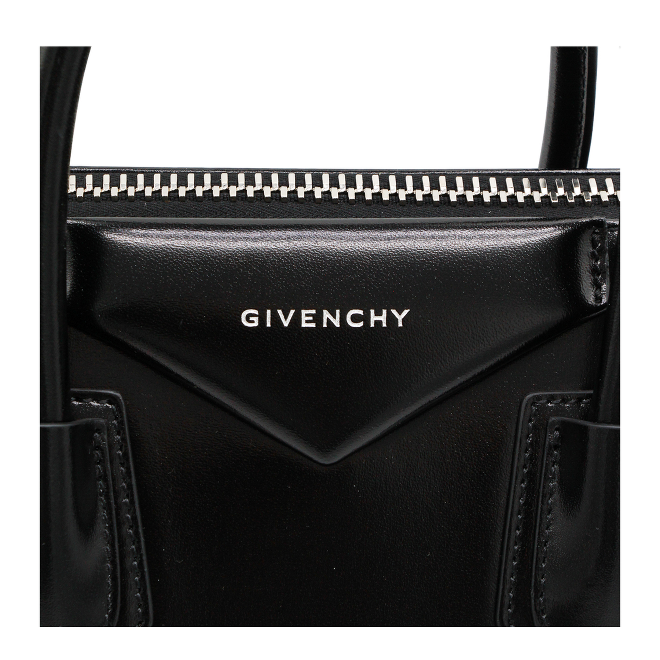 Antigona Small Leather Shoulder Bag