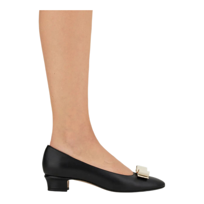 MAYFEYR - Ferragamo - Smooth Leather Décolleté - 01L4100790843NEROMASCARPONEBISCOTTO