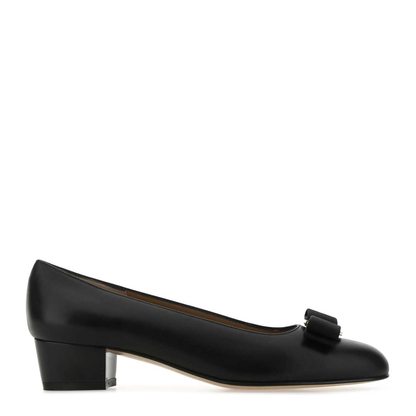 MAYFEYR - Ferragamo - Black Leather Vara Pumps - 017468574571NERO