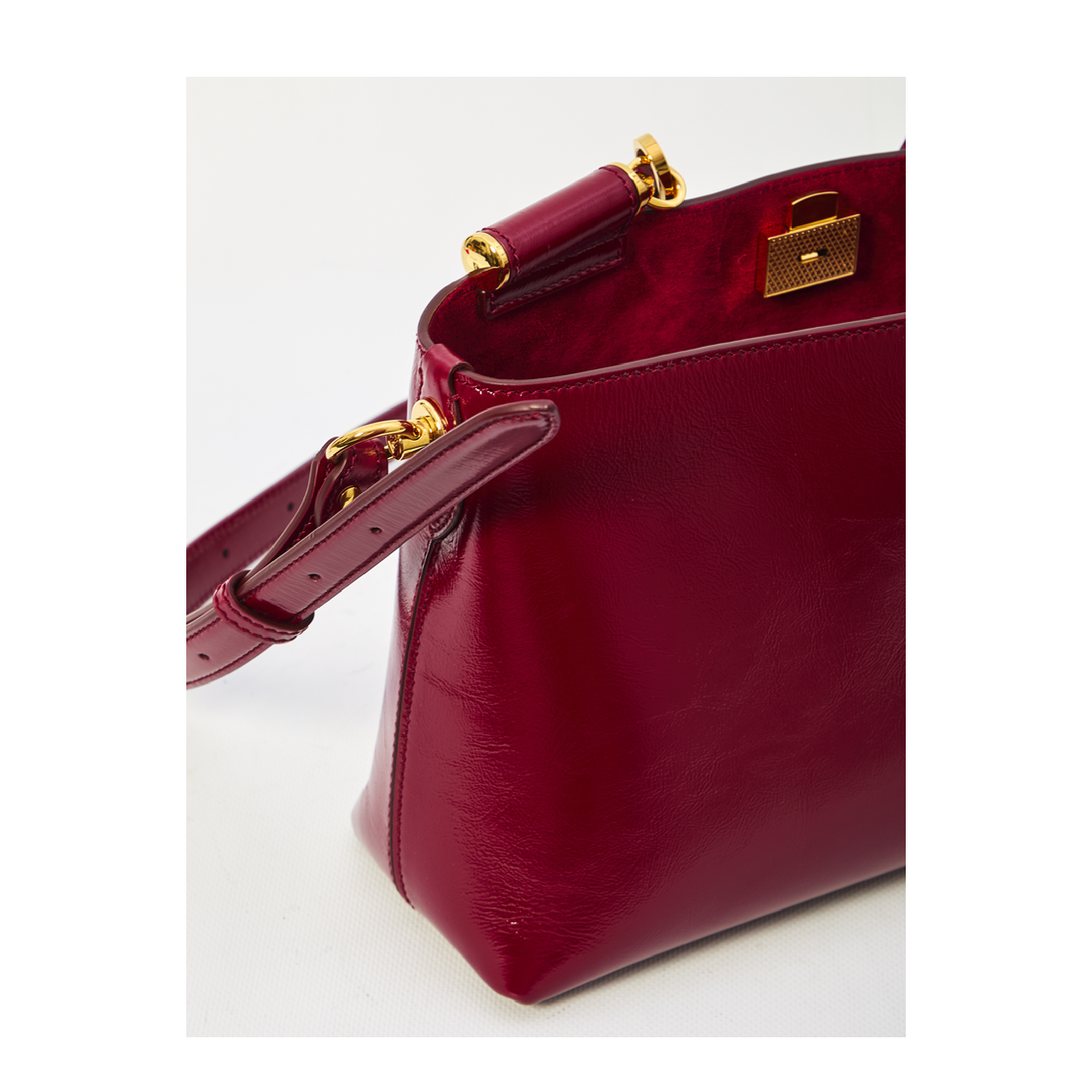 Vittoria Medium Calfskin Handbag - Red