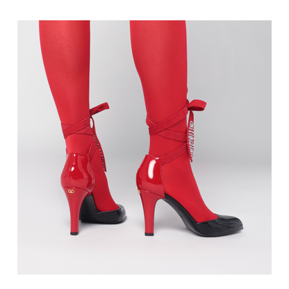 Black and Red Foliefoliage Décolleté