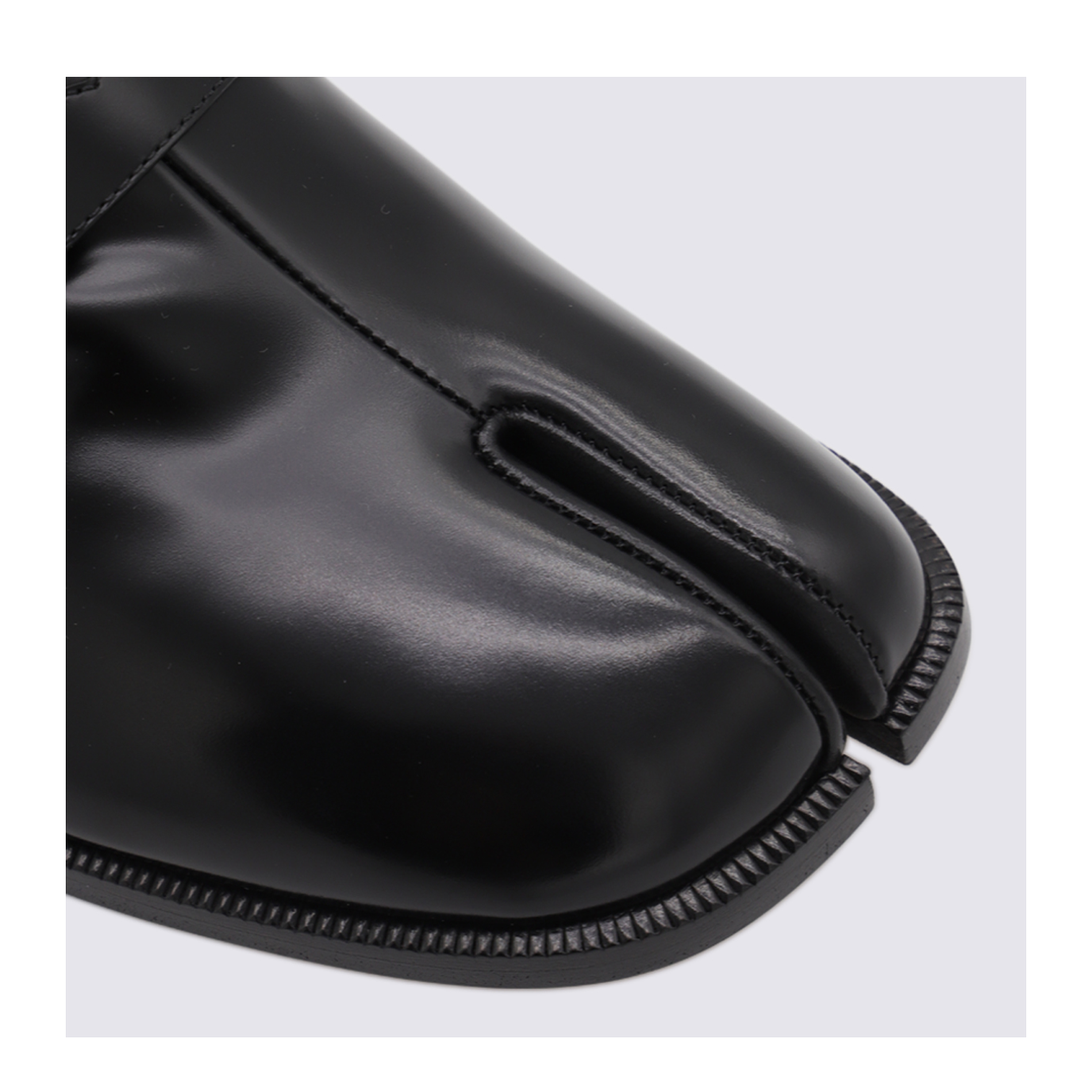 Tabi Loafer in Black Leather