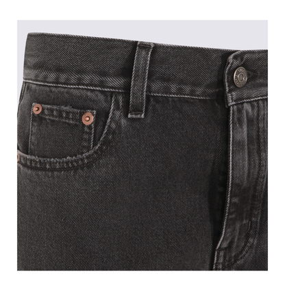 High-waisted jeans