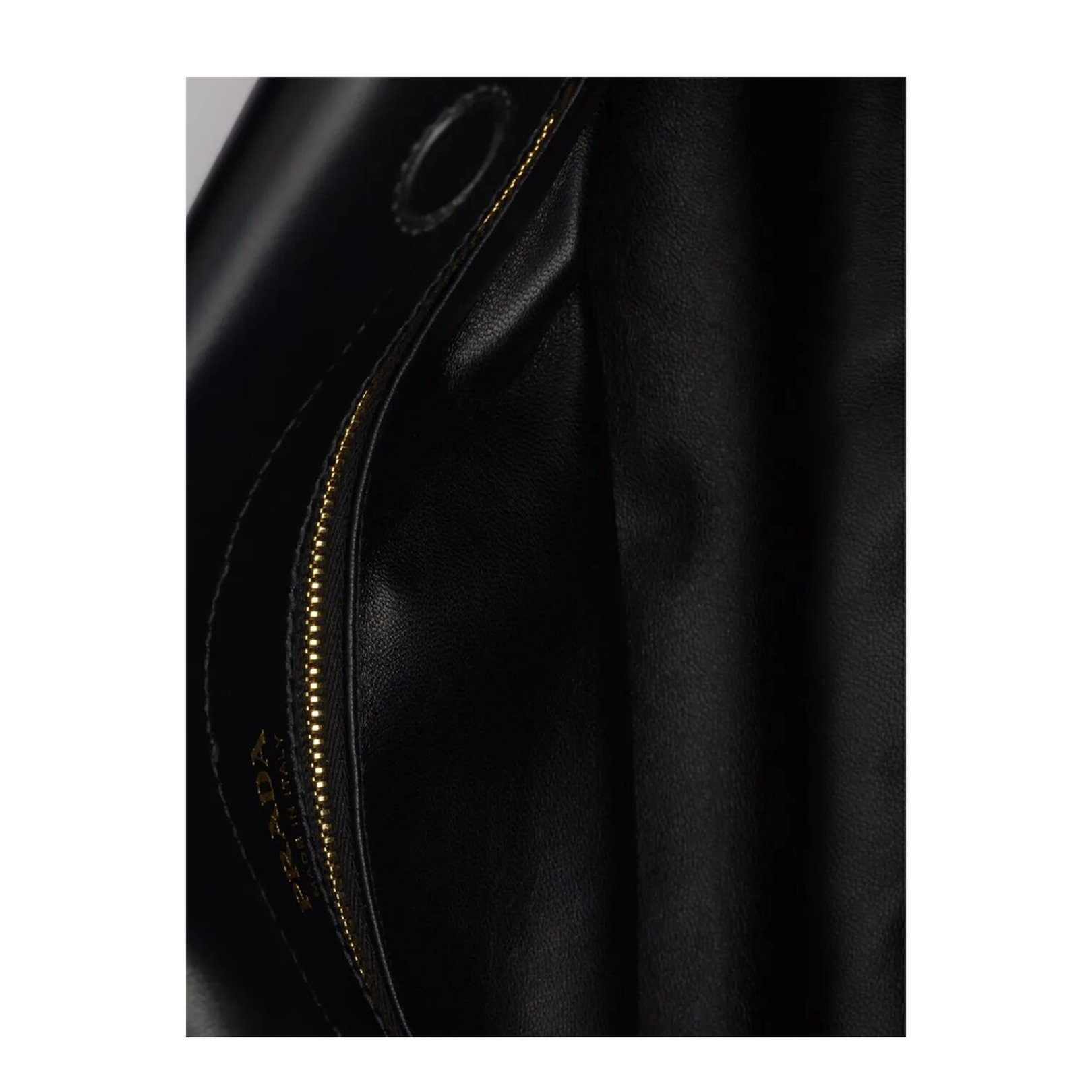 Black Enchaîné Medium Leather Bag