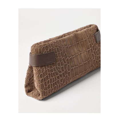 Essence Clutch In Brown