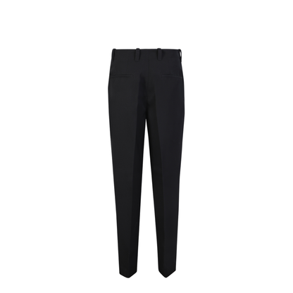 Adjustable drawstring waist. Tapered cut. Front zip closure. Side pockets.