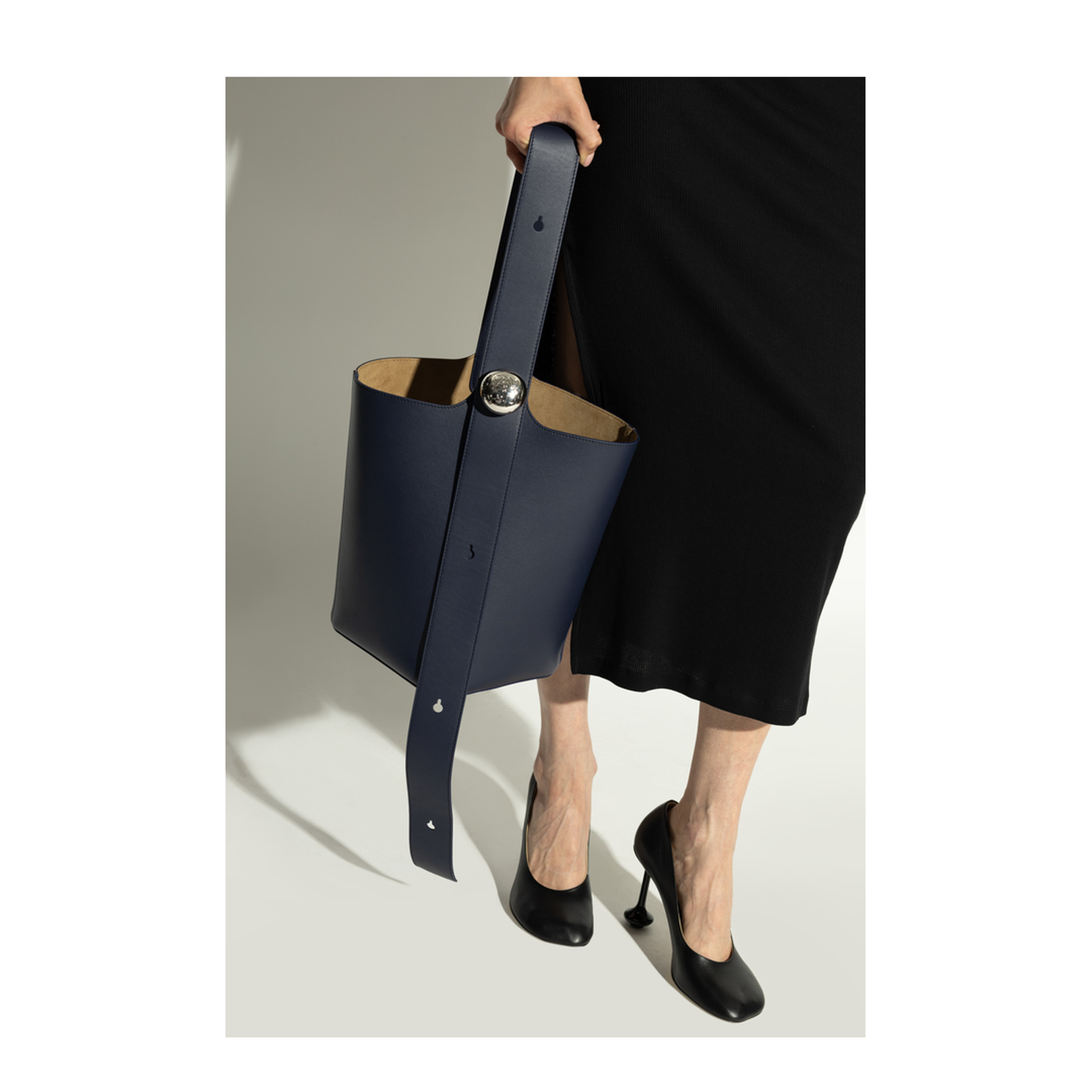 Pebble Medium Bucket-Style Shoulder Bag