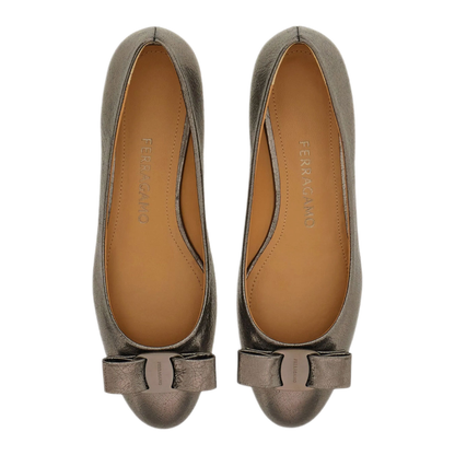 MAYFEYR - Ferragamo - Varina Crackled Laminated Metallic Leather Ballet Flat - 01L3420795428ANTRACITE
