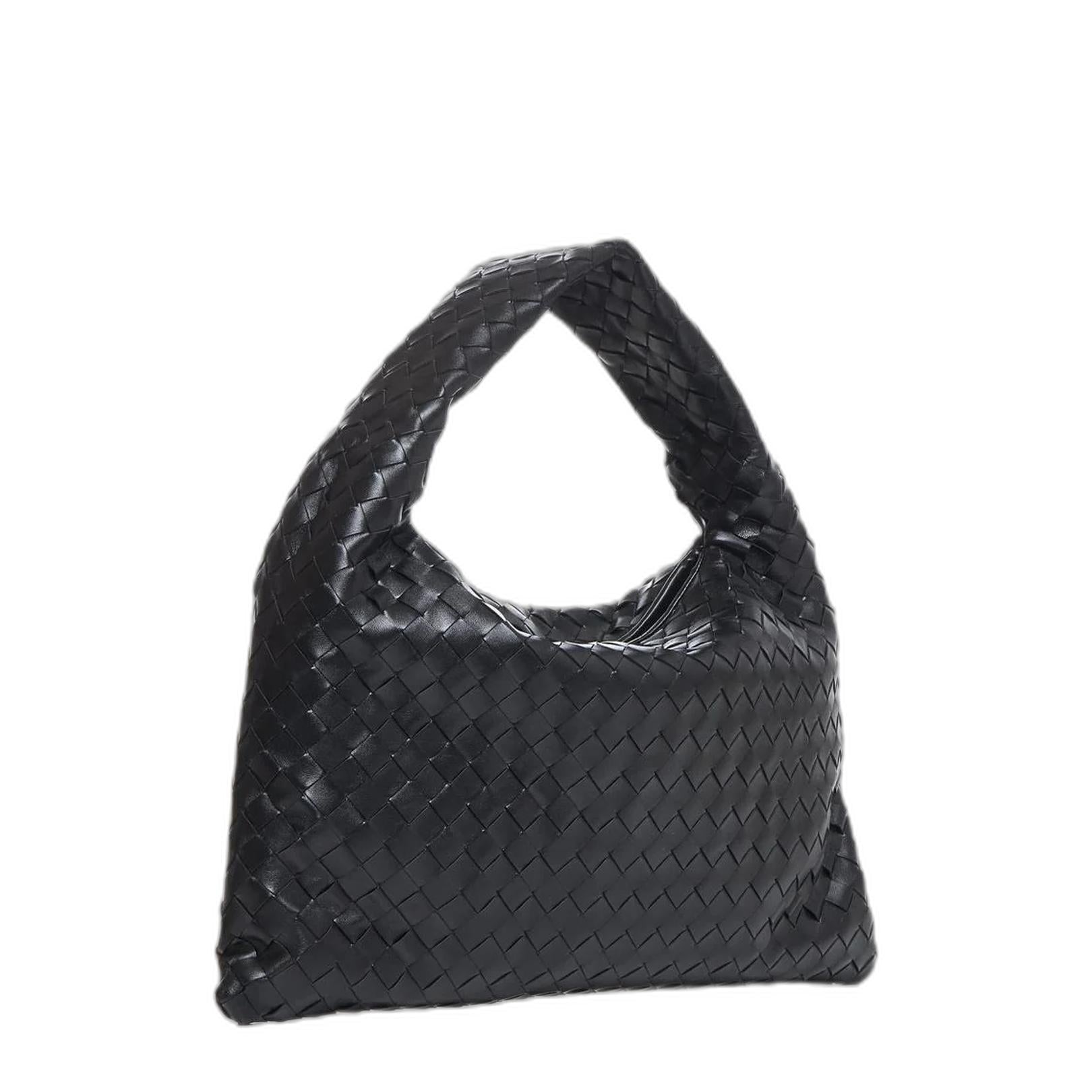 Small Hop Shoulder Bag in Black